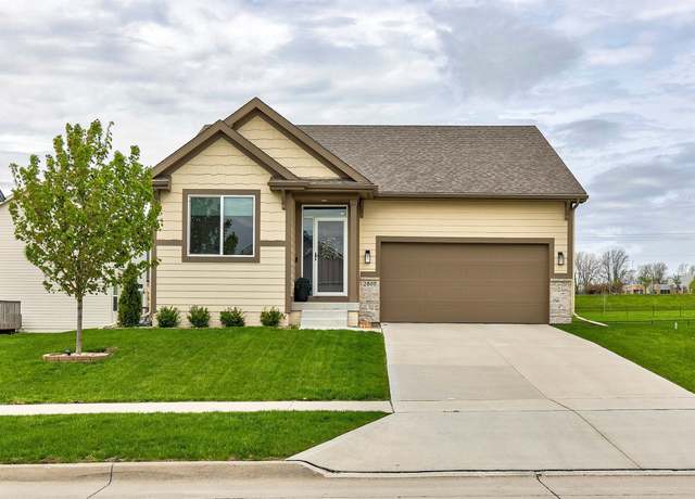 Property at 2800 SE Bluestem Dr, Waukee, IA 50263, 3 beds, 2 baths