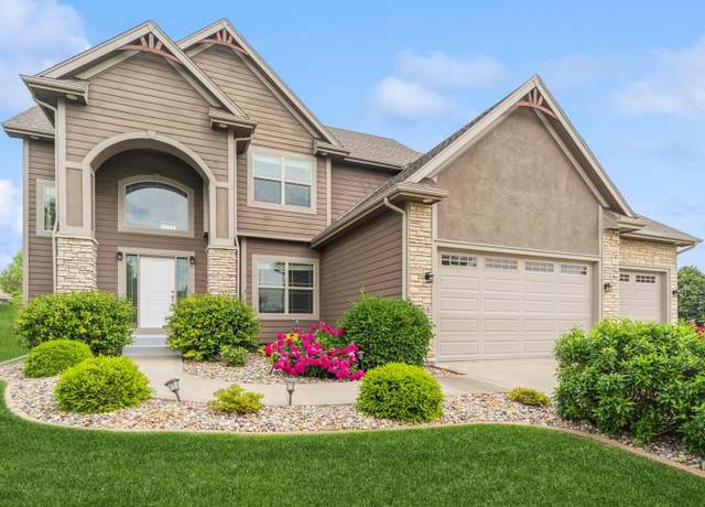 Property at 1454 S Sugar Creek Ct, West Des Moines, IA 50266, 5 beds, 4.5 baths