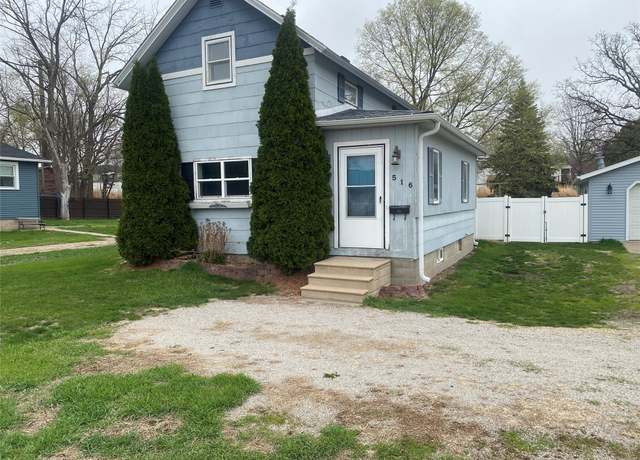 Property at 516 West St, Grinnell, IA 50112, 3 beds, 1 bath