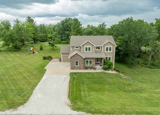 Property at 2726 SE 11th St, West Des Moines, IA 50265, 5 beds, 4.5 baths