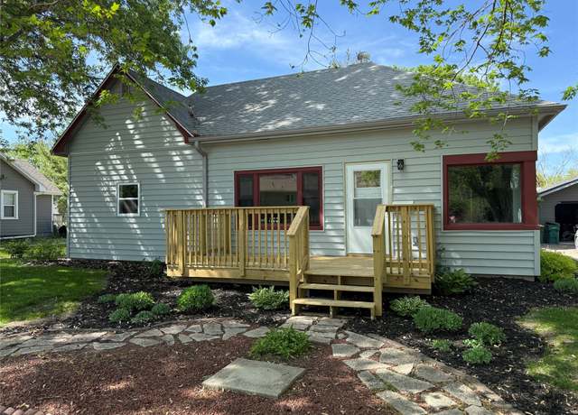 Property at 715 W North St, Winterset, IA 50273, 2 beds, 2 baths