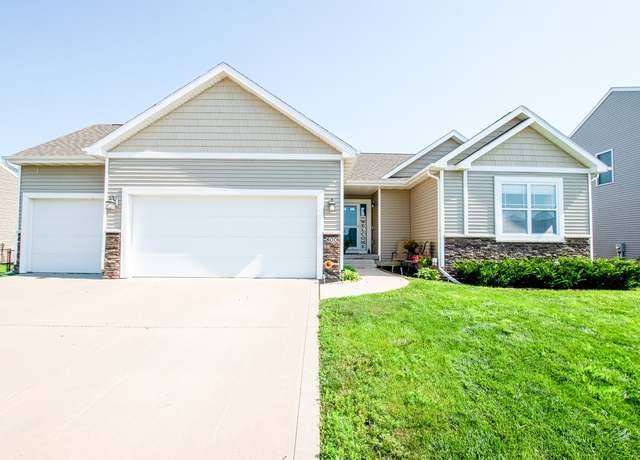 Property at 800 36th St SW, Bondurant, IA 50035, 4 beds, 3 baths