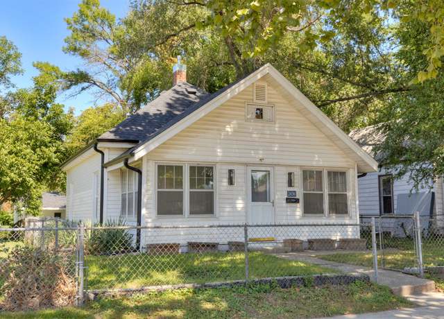 Property at 2436 E Walnut St, Des Moines, IA 50317, 2 beds, 1 bath