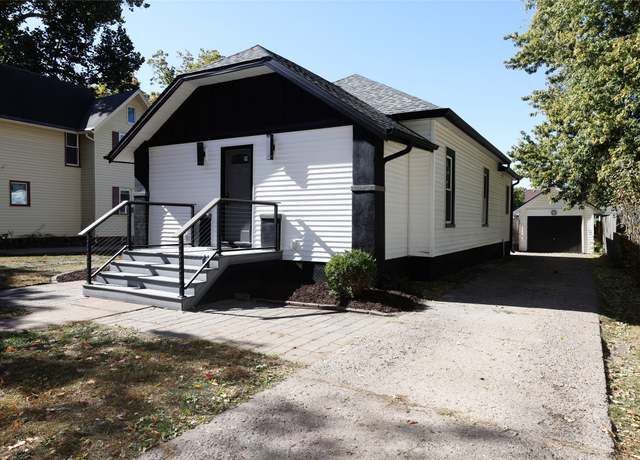 Property at 109 Cedar St, Boone, IA 50036, 3 beds, 2 baths