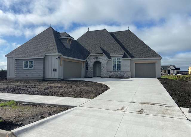 Property at 205 SW 17th St, Ankeny, IA 50023, 4 beds, 3 baths