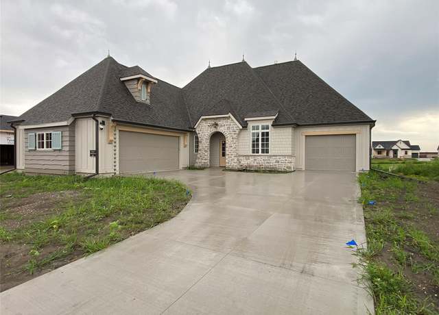 Property at 205 SW 17th St, Ankeny, IA 50023, 4 beds, 3 baths