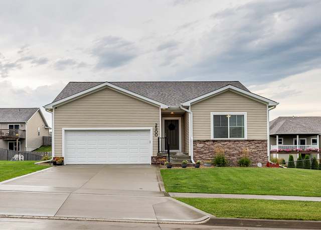 Property at 2500 N 7th Ave E, Newton, IA 50208, 5 beds, 3 baths