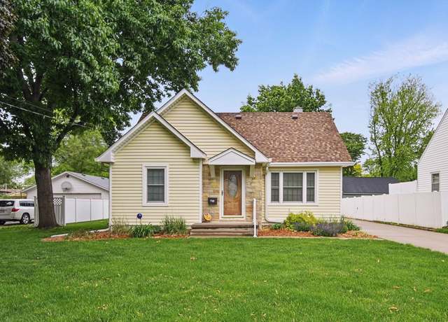Property at 7105 Madison Ave, Urbandale, IA 50322, 3 beds, 1 bath