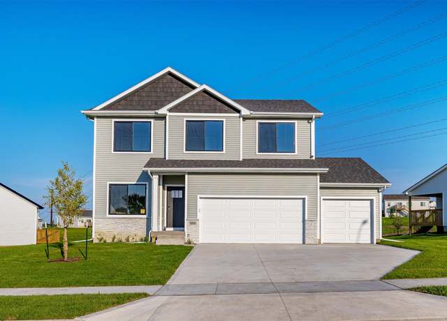 Property at 5551 167th St, Urbandale, IA 50323, 4 beds, 2.5 baths