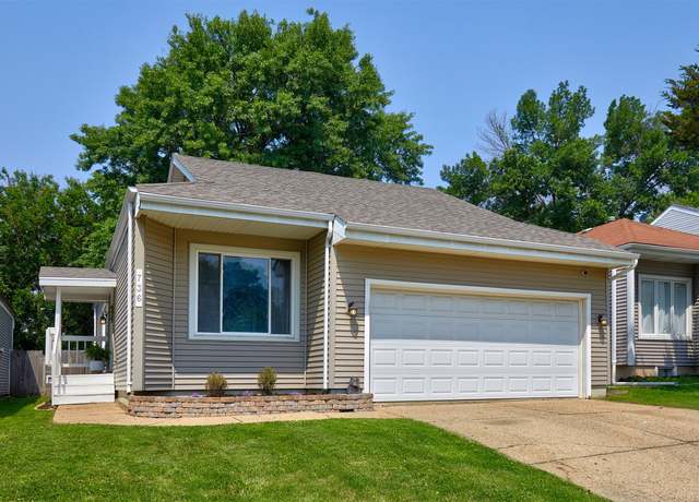 Property at 736 Knolls Ct, West Des Moines, IA 50265, 3 beds, 2 baths