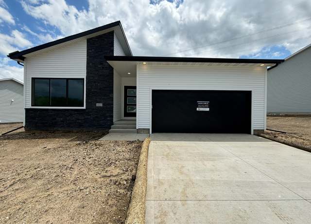 Property at 16520 Ironwood Ln, Urbandale, IA 50323, 3 beds, 2 baths