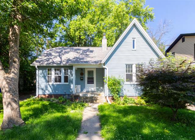 Property at 2418 E 13th St, Des Moines, IA 50316, 3 beds, 1 bath