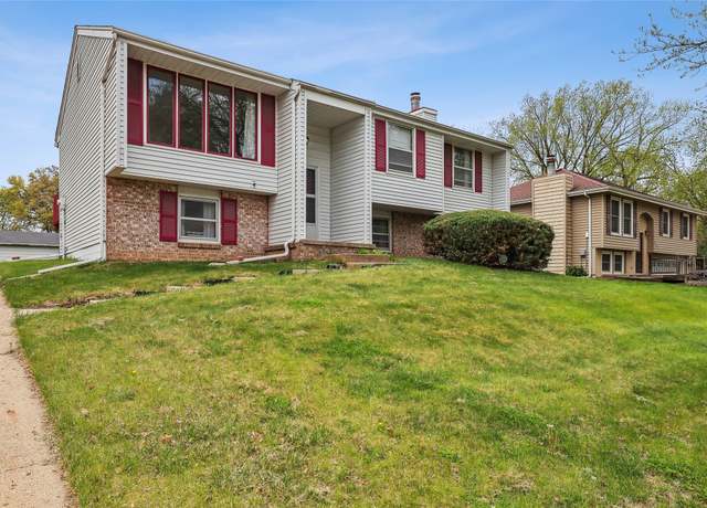 Property at 1627 E Lacona Ave, Des Moines, IA 50320, 4 beds, 1.5 baths