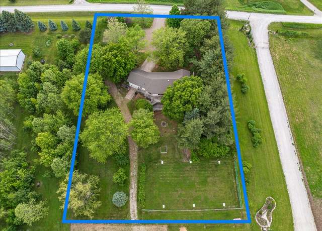 Property at 806 195th Ave, Pella, IA 50219, 4 beds, 3 baths