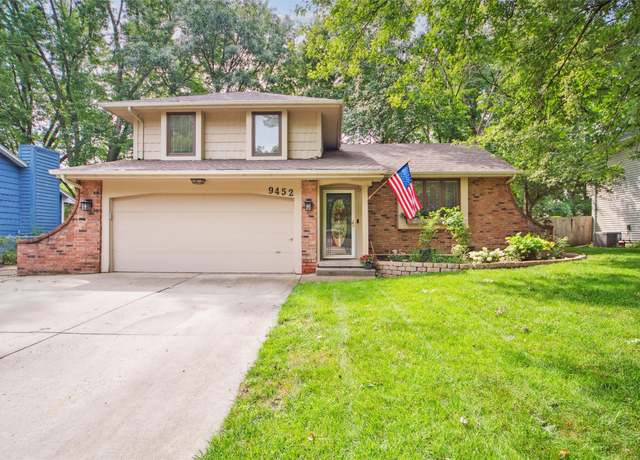 Property at 9452 Lincoln Ave, Clive, IA 50325, 3 beds, 2.5 baths