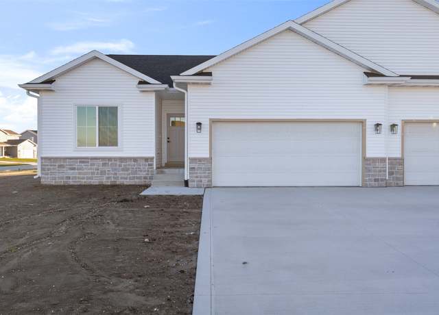 Property at 4501 NW 17th St, Ankeny, IA 50023, 3 beds, 2 baths