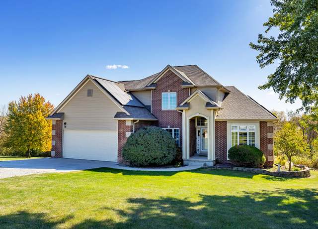 Property at 3300 Dubuque St, Norwalk, IA 50211, 5 beds, 3.5 baths