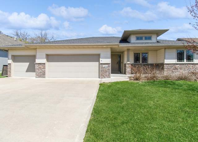 Property at 3323 Park Side Dr, Des Moines, IA 50317, 4 beds, 3 baths