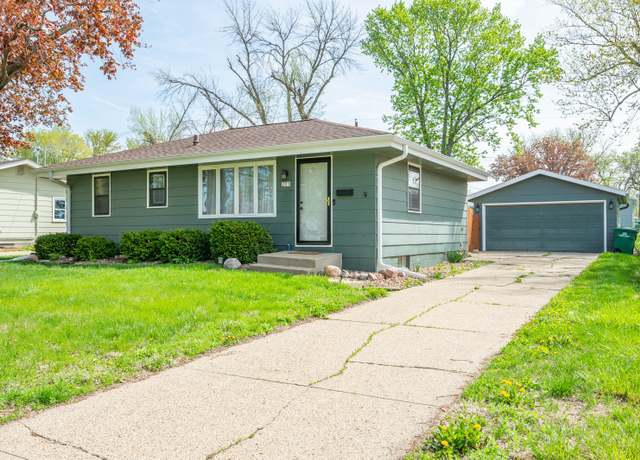 Property at 201 SW Sharmin Dr, Ankeny, IA 50023, 2 beds, 2 baths