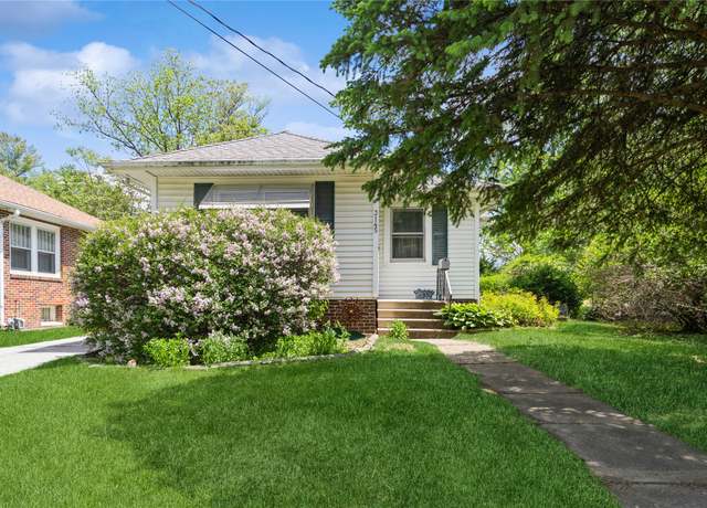 Property at 3145 SW 13th Pl, Des Moines, IA 50315, 2 beds, 1 bath