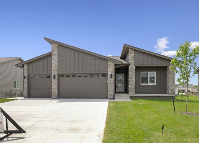 Property at 150 NW Hidden Knl, Waukee, IA 50263, 4 beds, 3 baths