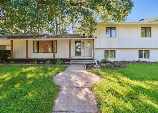 Property at 1805 Country Club Rd, Indianola, IA 50125, 3 beds, 3 baths