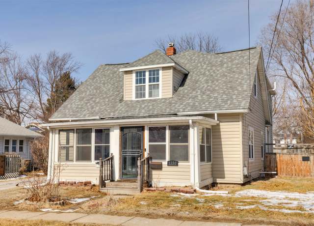 Property at 1350 Arthur Ave, Des Moines, IA 50316, 5 beds, 1.5 baths