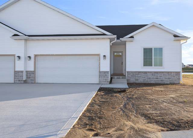 Property at 4502 NW 17th St, Ankeny, IA 50023, 3 beds, 2 baths