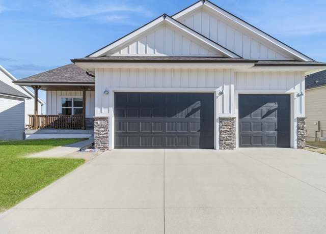 Property at 1837 15th Ave SE, Altoona, IA 50009, 4 beds, 3 baths