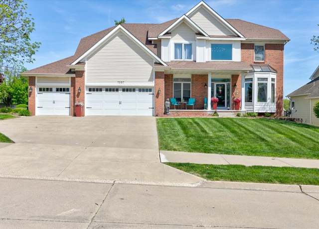 Property at 7087 Hillcrest Ct, Johnston, IA 50131, 4 beds, 3.5 baths