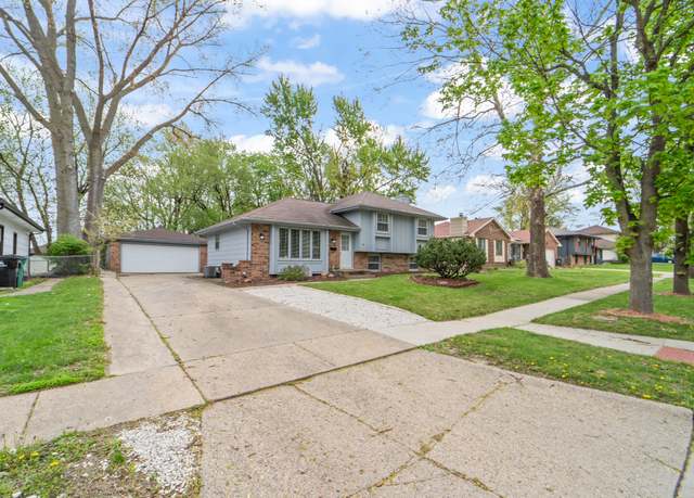 Property at 701 NW School St, Ankeny, IA 50023, 4 beds, 2.5 baths