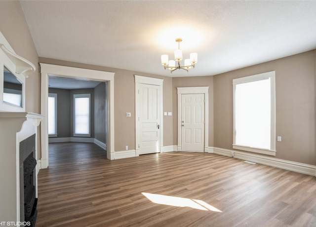 Property at 201 E 4th St S, Newton, IA 50208, 4 beds, 2 baths