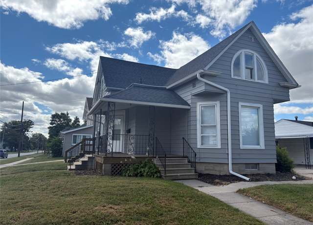 Property at 201 E 4th St S, Newton, IA 50208, 4 beds, 2 baths