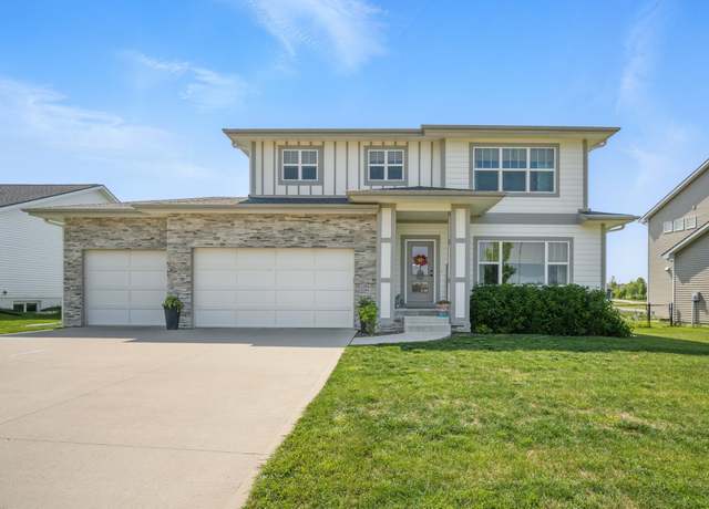 Property at 1194 89th St, West Des Moines, IA 50266, 4 beds, 3.5 baths