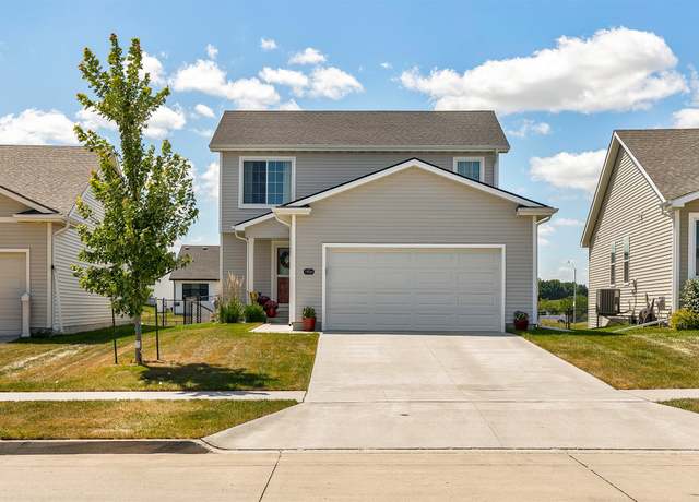 Property at 1924 17th St SE, Altoona, IA 50009, 4 beds, 4 baths