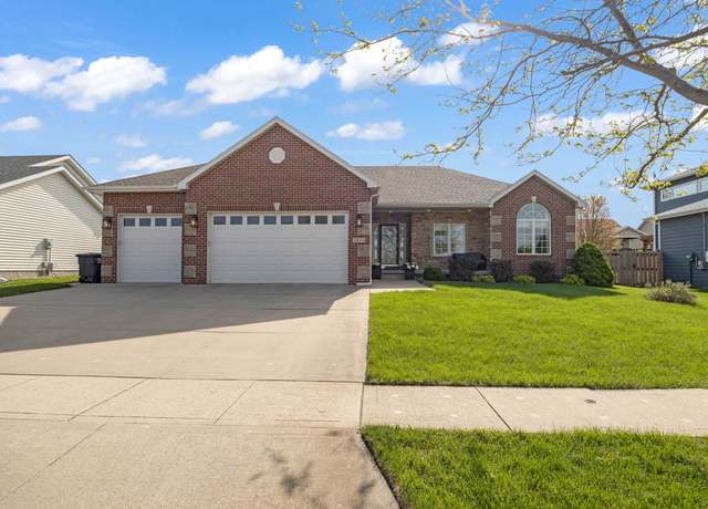 Property at 1003 NW Rockcrest Rd, Ankeny, IA 50023, 3 beds, 2 baths