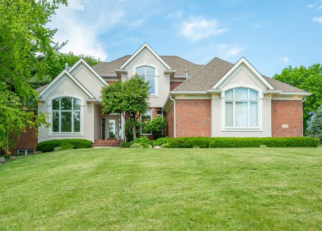Property at 3106 Southern Hills Dr, Des Moines, IA 50321, 4 beds, 4 baths
