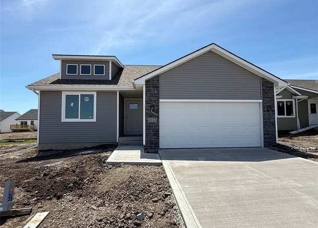 Property at 4313 NW 17th St, Ankeny, IA 50023, 3 beds, 2 baths
