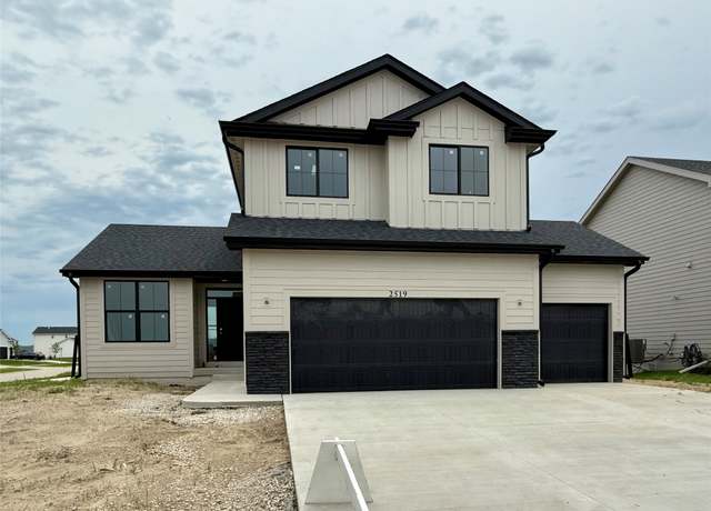Property at 2519 NW Linwood Ct, Ankeny, IA 50023, 3 beds, 2.5 baths
