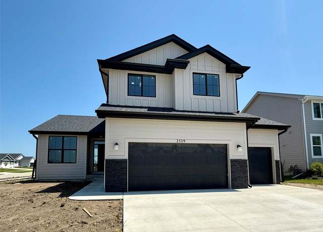 Property at 2519 NW Linwood Ct, Ankeny, IA 50023, 3 beds, 2.5 baths