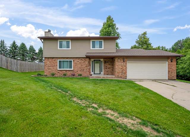 Property at 1543 S 16th Ave W, Newton, IA 50208, 3 beds, 2.5 baths