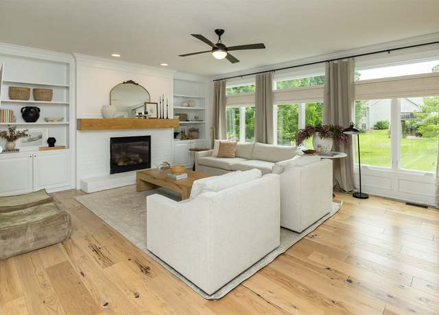 Property at 3108 153rd St, Urbandale, IA 50323, 5 beds, 4.5 baths