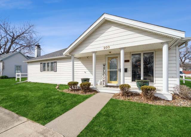 Property at 203 4th St SE, Altoona, IA 50009, 2 beds, 1.5 baths