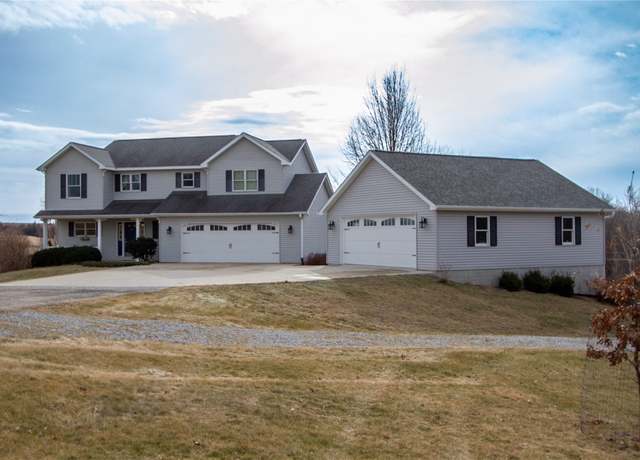 Property at 1792 Fox Ridge Rd, Pella, IA 50219, 5 beds, 3.5 baths