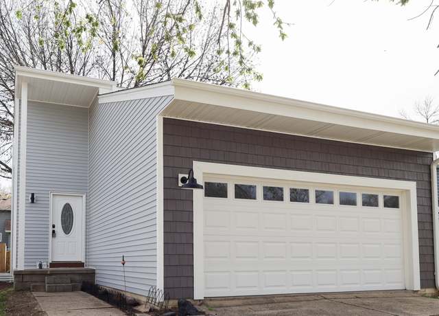 Property at 8220 Twana Dr, Urbandale, IA 50322, 3 beds, 2 baths