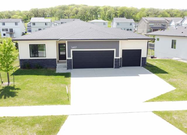 Property at 1497 S 100th St, West Des Moines, IA 50266, 4 beds, 3 baths