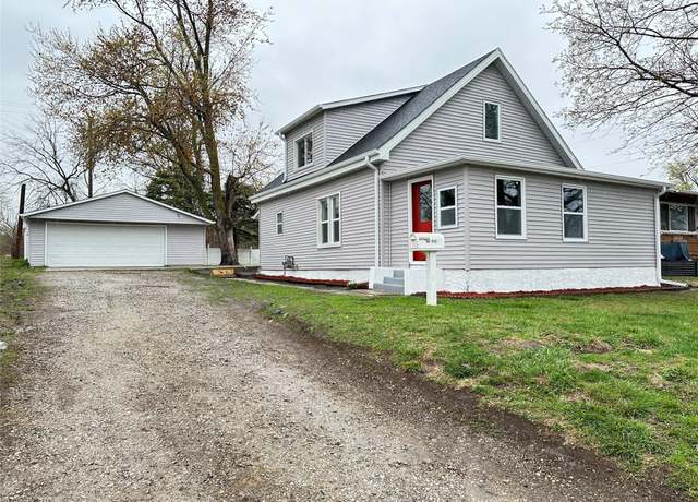 Property at 111 S 16th St, Marshalltown, IA 50158, 4 beds, 1.5 baths
