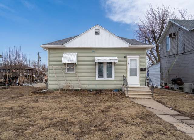 Property at 107 N 9th Ave, Marshalltown, IA 50158, 2 beds, 1 bath