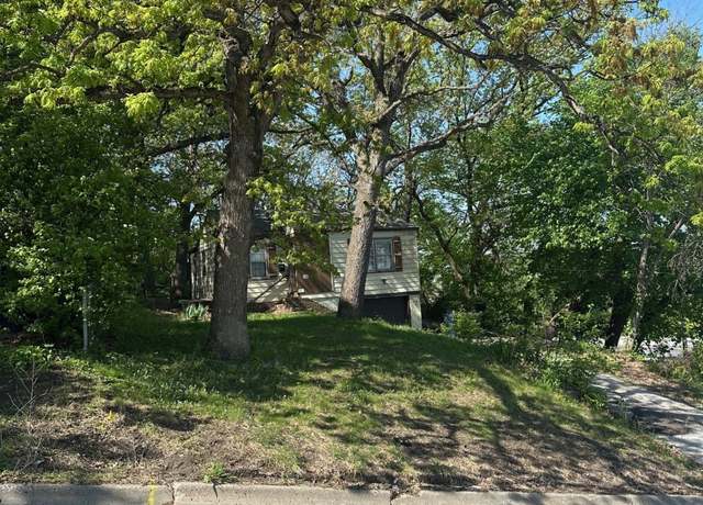 Property at 720 Monona Ave, Des Moines, IA 50315