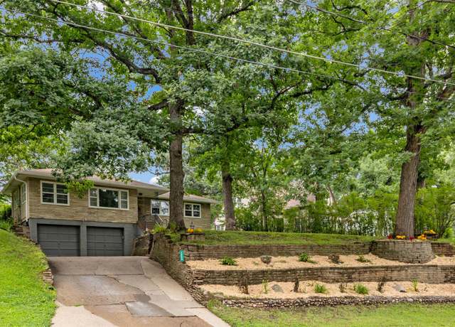 Property at 1305 Chautauqua Pkwy, Des Moines, IA 50314, 4 beds, 2 baths